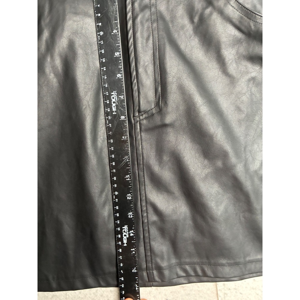 Guess Los Angeles Tania PU Mini Skirt Jet Black Faux Leather XL Q1RD04WBMY0 - Picture 3 of 10